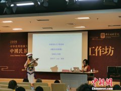 来自河南濮阳的华夏卫风乐团采用编钟、编磬、